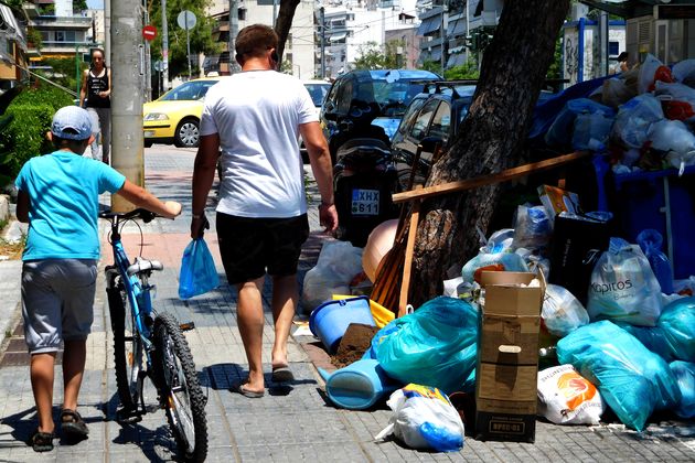 Η ρύθμιση-«βελονιά» τσιμπάει τους συμβασιούχους
