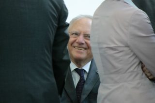 Κουβέντα για τη ρύθμιση του χρέους