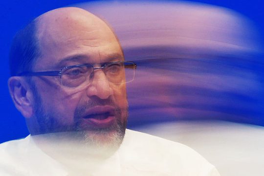 Ομοβροντία πυρών κατά της καγκελαρίου Μέρκελ από τον Μάρτιν Σουλτς