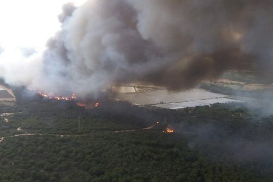 Μεγάλη φωτιά στην Ισπανία διώχνει κατοίκους από τα σπίτια τους
