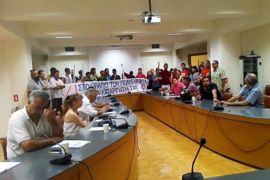 Εισβολή εργαζομένων στη συνεδρίαση για την αλλαγή του ωραρίου