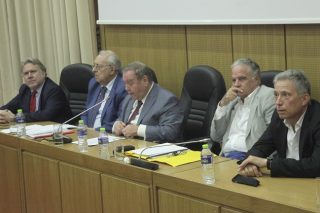 6 πανεπιστημιακοί προτείνουν