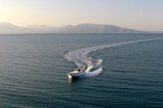 Συνελήφθη κυβερνήτης ταχύπλοου χωρίς άδεια χειριστή