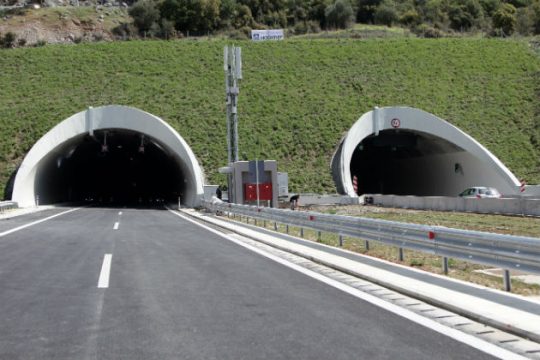 Μόνο από τις σήραγγες η διέλευση των Τεμπών σήμερα και αύριο