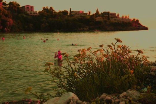 Μεταξύ δαιμονισμού και απόκρυψης