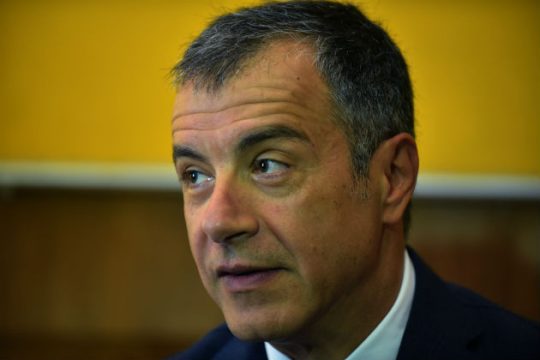 Ανακοίνωση του Στ. Θεοδωράκη για το θέμα της υγείας του