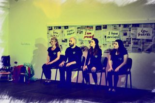 Μια ελληνική παράσταση στο χωριό του Μπελογιάννη
