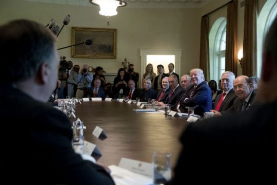 Η κολακεία ήταν το πιάτο της ημέρας