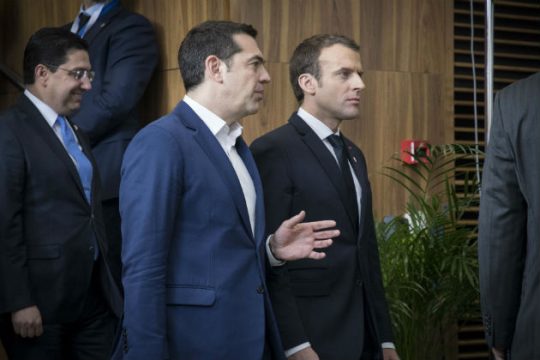 Ζητά επενδυτικά σχέδια για να γεφυρωθούν οι διαφορές