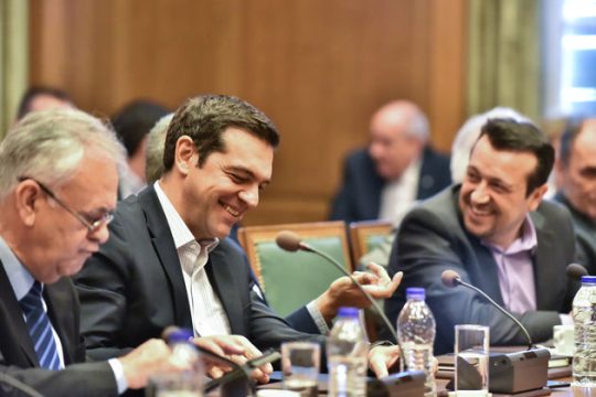 Επικοινωνιακοί ελιγμοί μέχρι το παρά πέντε
