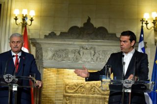 Συνεργασία, αλλά χωρίς… φέσι