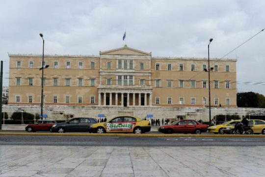 Αντιπολιτευτική κριτική με επίκεντρο τη διαπραγμάτευση