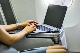 «Πόλεμος» ΗΠΑ-Ε.Ε. για τα laptops στα αεροπλάνα
