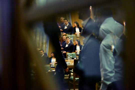 Επαφές και «σηκωμένα μανίκια»