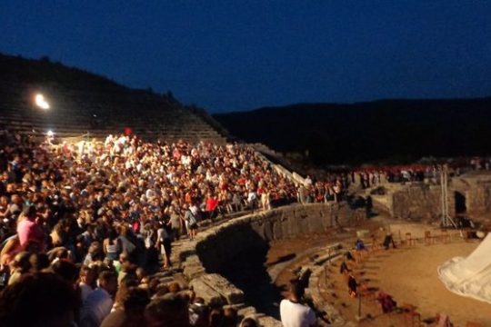 Το θέατρο δένεται ξανά με τη Δωδώνη
