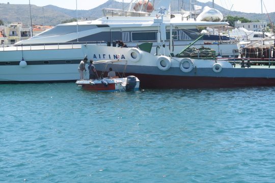 Δύο νεκροί από σύγκρουση υδροφόρας με αλιευτικό στην Αίγινα