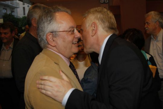 Πρωτοβουλία Ραγκούση για συνάντηση με Αλιβιζάτο