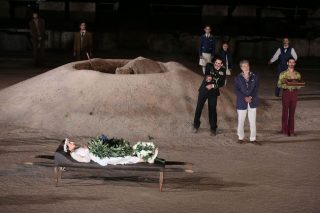 Τα καλά κορίτσια πεθαίνουν όταν τους ζητηθεί