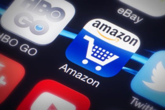 Ανεπαρκείς πρακτικές απορρήτου από Amazon και WhatsApp