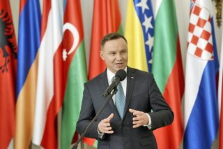 Ασφαιρα πυρά για τη δικαστική «μεταρρύθμιση» στην Πολωνία