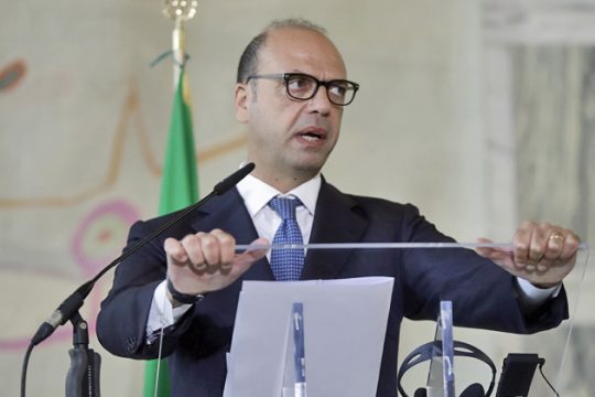 Η ιταλική υπηκοότητα στα παιδιά μεταναστών «κόλλησε» στον Αλφάνο
