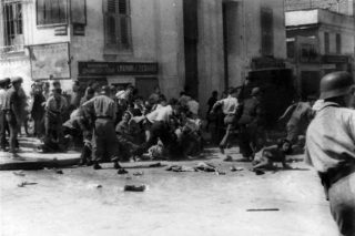 Οι Αθηναίοι διαδηλώνουν κατά της κατοχής των Βουλγάρων
