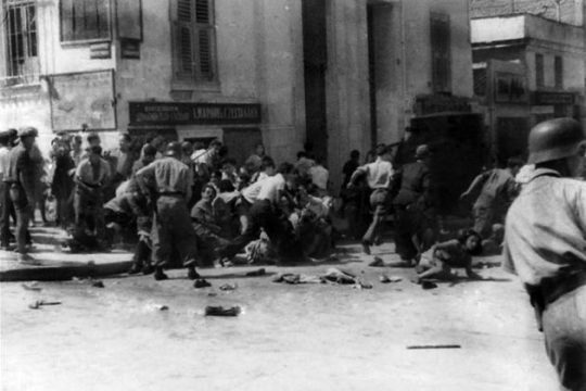 Οι Αθηναίοι διαδηλώνουν κατά της κατοχής των Βουλγάρων