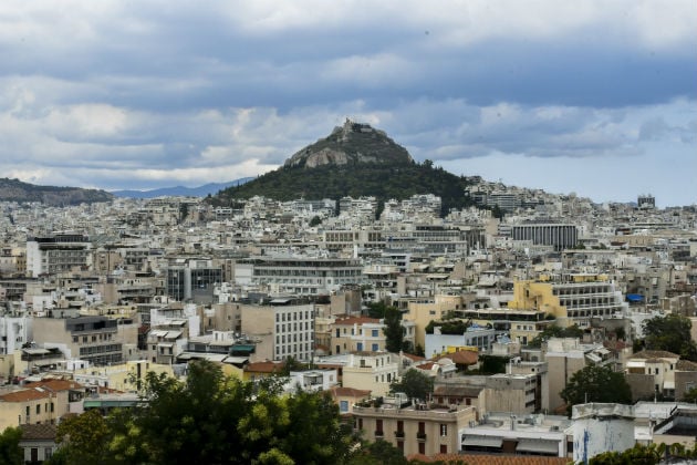 Απόπειρα βιασμού στον Λυκαβηττό: «Με άρπαξε, τον έσπρωξα και βούτηξα στην πλαγιά να ξεφύγω», λέει η 22χρονη