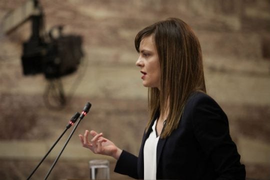 Αχτσιόγλου: Παραβιάζει την εργατική νομοθεσία το 50% των τουριστικών επιχειρήσεων