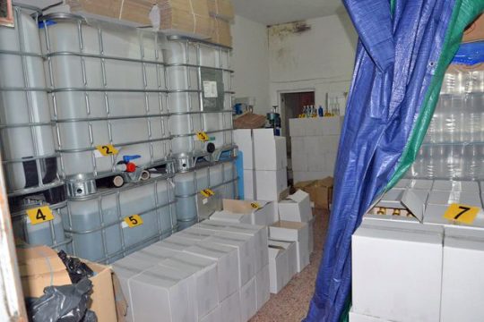 Εξαρθρώθηκαν δύο κυκλώματα που διοχέτευαν ποτά-μπόμπες σε μπαρ