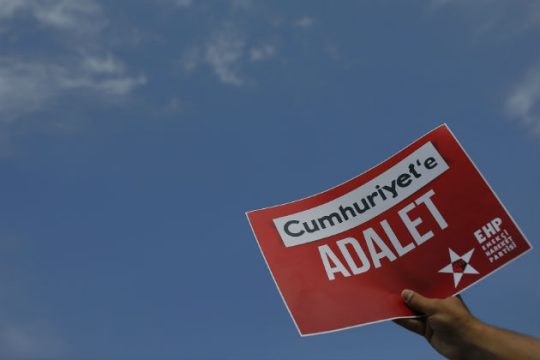 Cumhuriyet: Προσωρινή αποφυλάκιση για 7 ώς τη δικαστική απόφαση