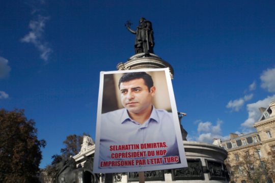 «Κανείς δεν μπορεί να υψώσει ανάστημα στον Ερντογάν»