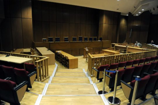 Ποιος απειλεί τη δημοκρατία;
