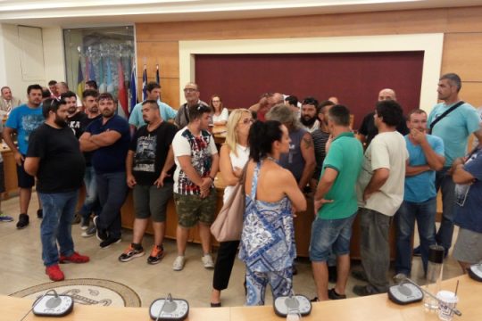 Μπλόκαραν την ανάθεση αποκομιδής σκουπιδιών σε ιδιώτη
