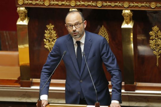 Προαναγγελία λιτότητας με απειλή χρέος και… αγορές