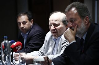 Εριξαν και «μπαλοθιές» και γέφυρες