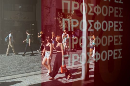 Πρεμιέρα για τις καλοκαιρινές εκπτώσεις