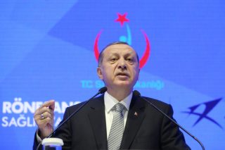Ο Ερντογάν αγοράζει S-400 και ρίχνει λάδι στη φωτιά
