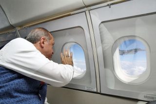 Παρέμειναν στην… πτήση οι πιστοί του Ερντογάν