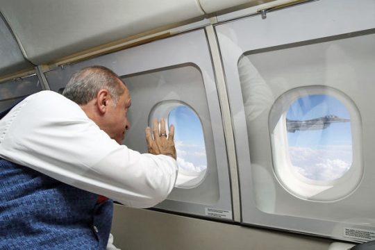Παρέμειναν στην… πτήση οι πιστοί του Ερντογάν