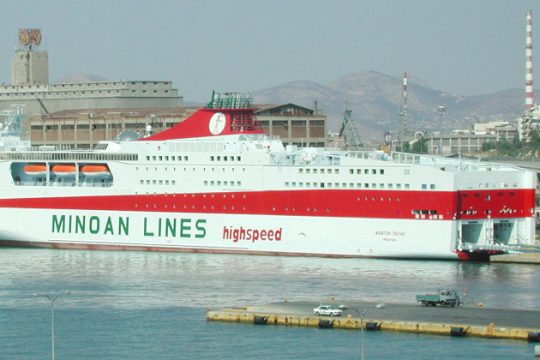 Τραυματίστηκε τρίχρονο κοριτσάκι μέσα σε πλοίο