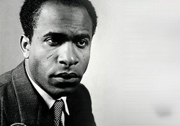 Με τον «φανό» του Φραντς Φανόν