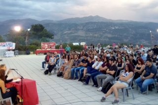 Με έμπνευση από τη δράση της κομμουνιστικής νεολαίας