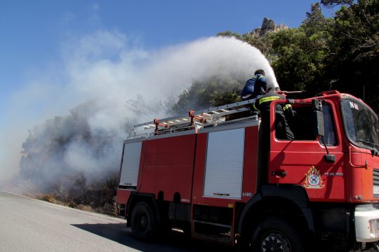 Υπό έλεγχο η φωτιά στον Ξερόκαμπο Σητείας
