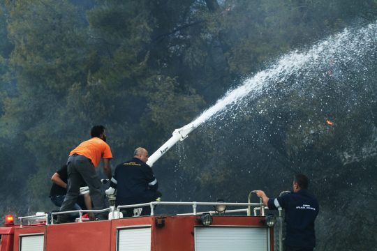 Σε εξέλιξη πυρκαγιά στη Λέσβο