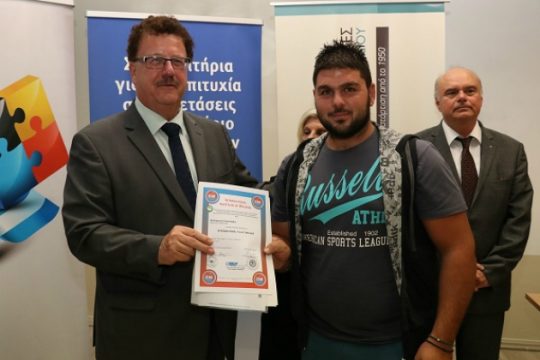 Στην Κρήτη ο Φούχτελ, απένειμε πτυχία στο Επιμελητήριο
