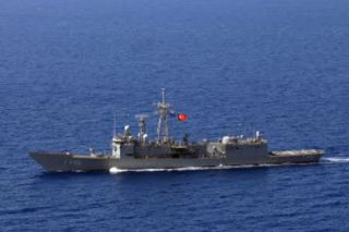Τουρκική φρεγάτα θα παρακολουθεί τη γεώτρηση στην Κύπρο