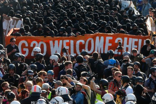 Χιλιάδες στους δρόμους κατά των G20