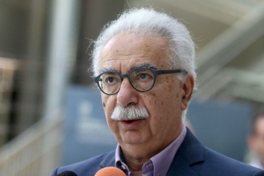 Φουντώνει ξανά η αντιπαράθεση για τις πανελλαδικές
