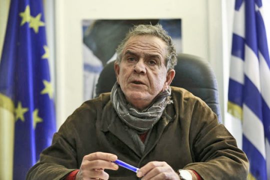 «Να μάθουν γλώσσες και μετά να εργαστούν»